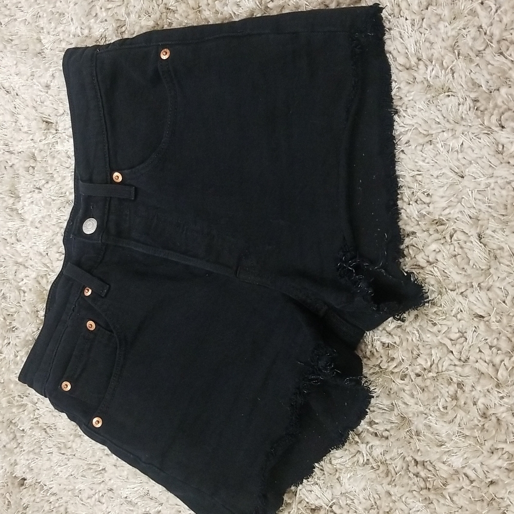Levi's short.